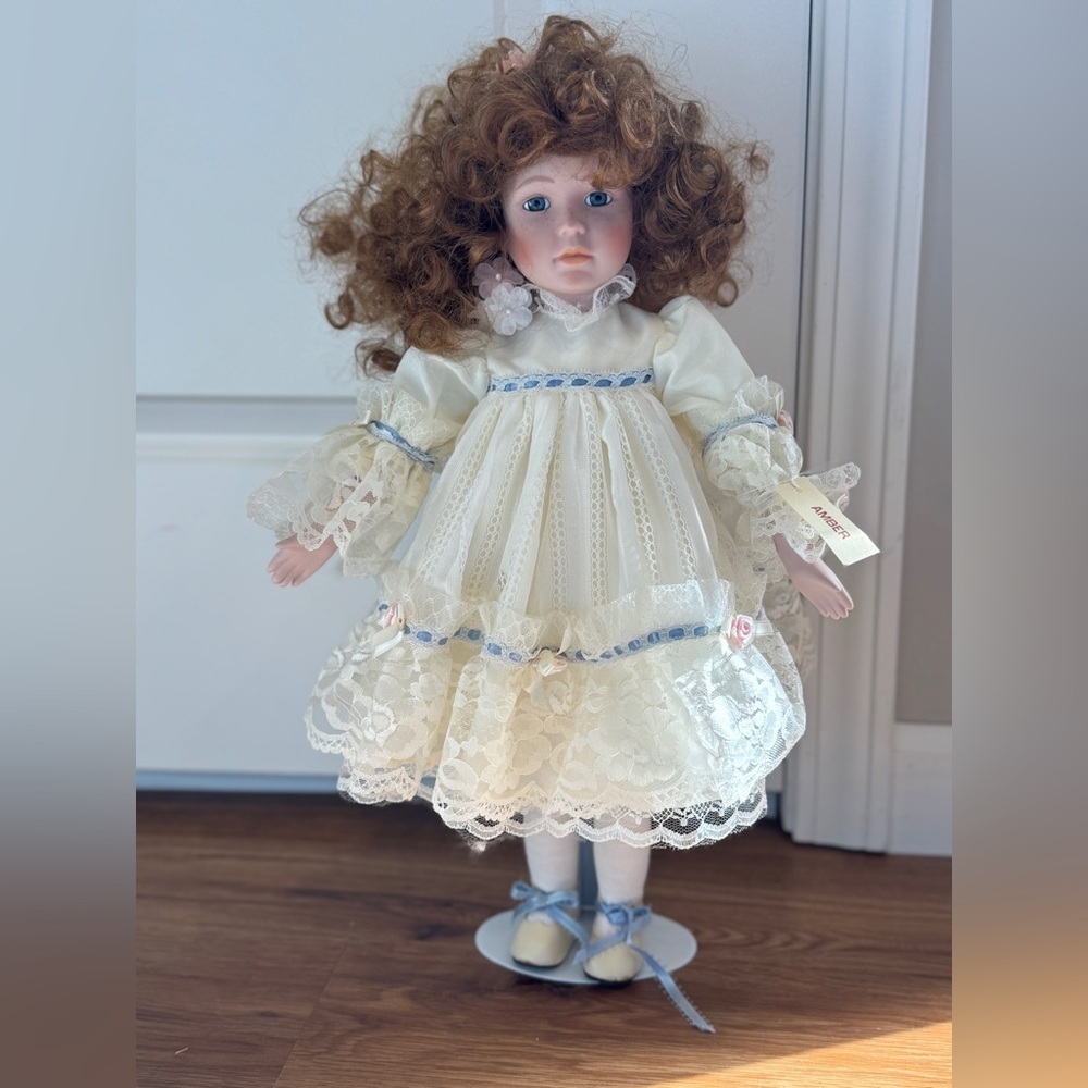 Vintage DYNASTY DOLL Annual Doll Of The Year 1989 AMBER Porcelain Doll‎ 17"